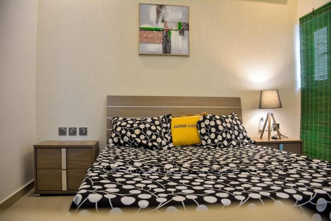 Klik Klak Appart Hotel Cotonou Esterno foto