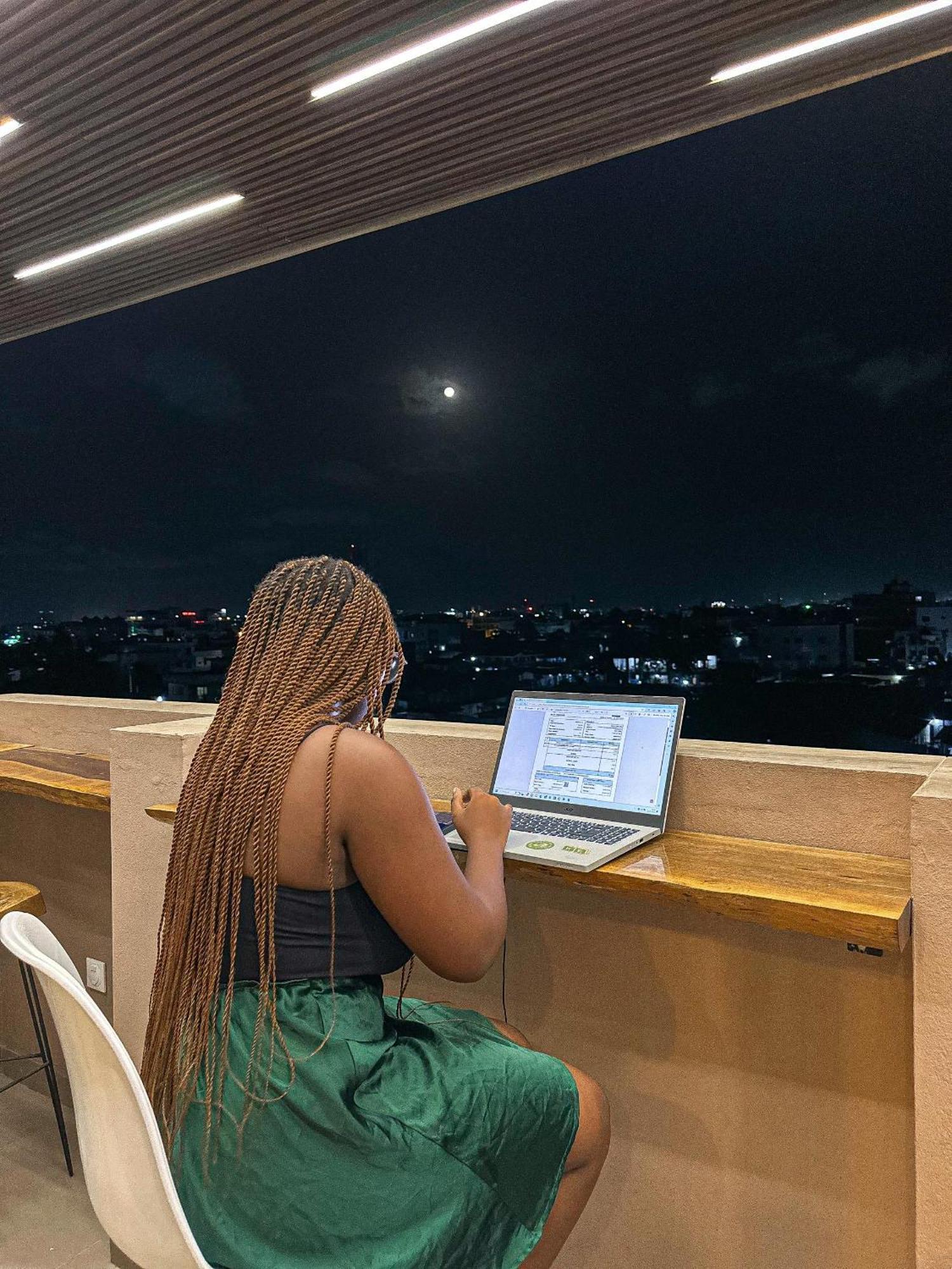 Klik Klak Appart Hotel Cotonou Esterno foto