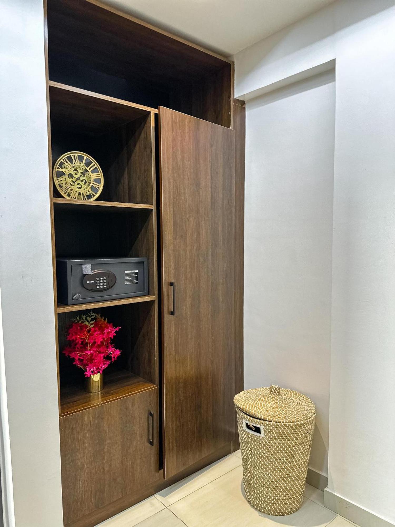 Klik Klak Appart Hotel Cotonou Esterno foto