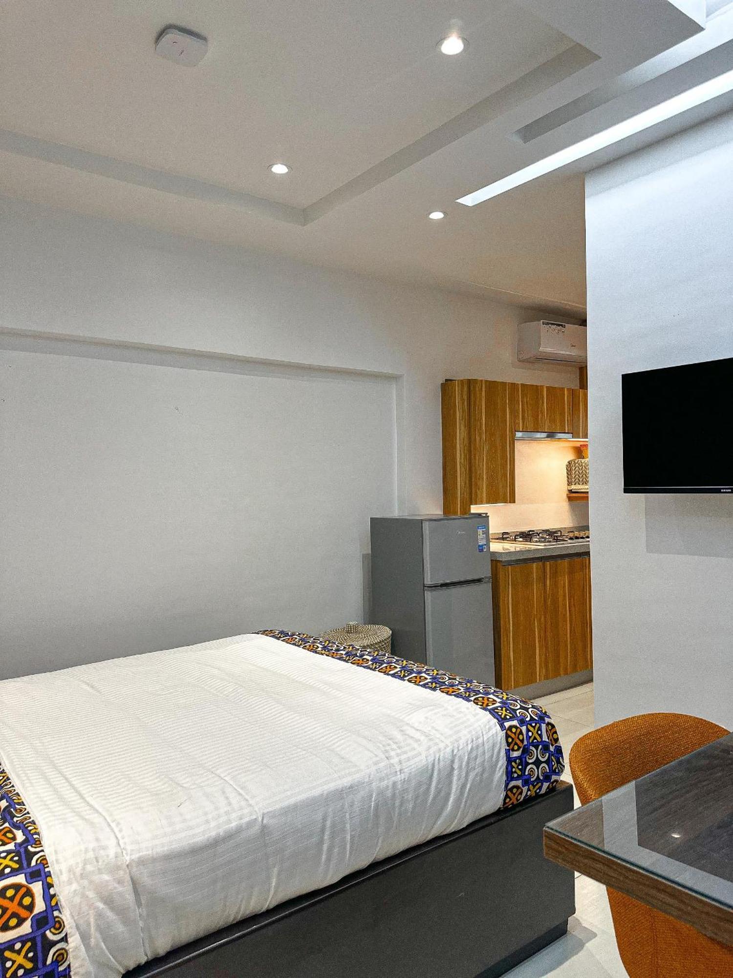 Klik Klak Appart Hotel Cotonou Esterno foto