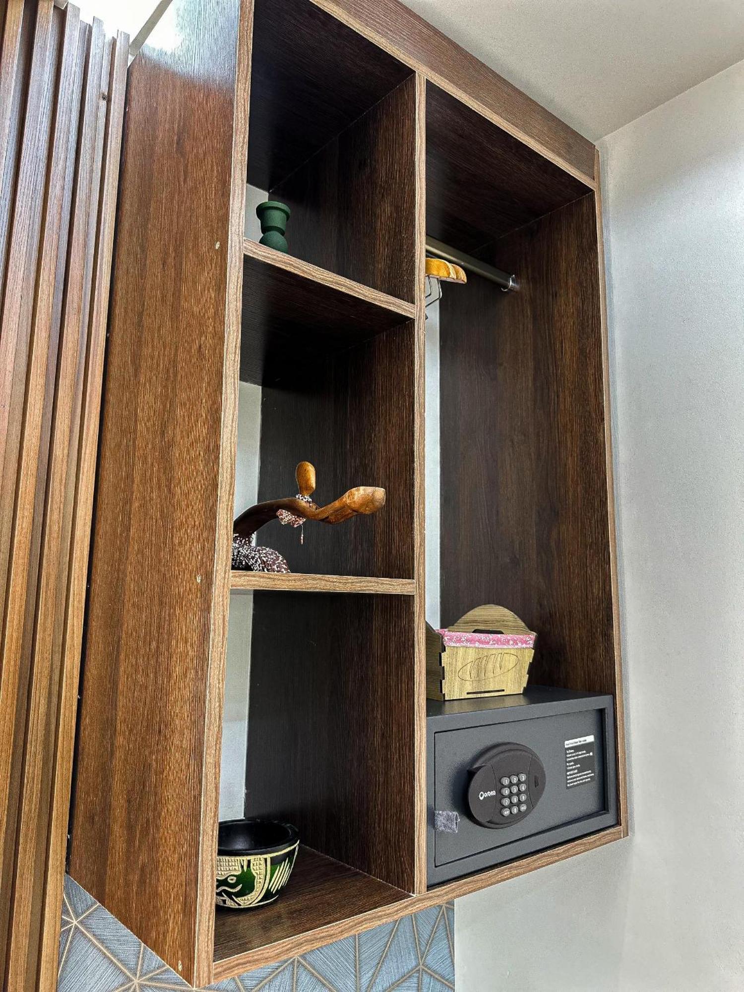 Klik Klak Appart Hotel Cotonou Esterno foto