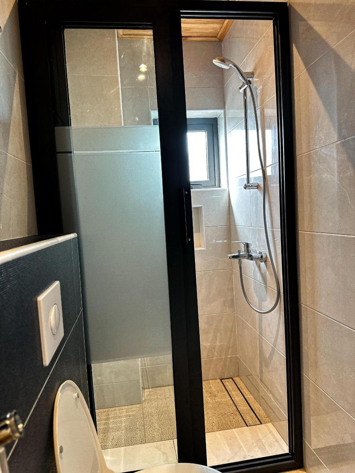 Klik Klak Appart Hotel Cotonou Esterno foto