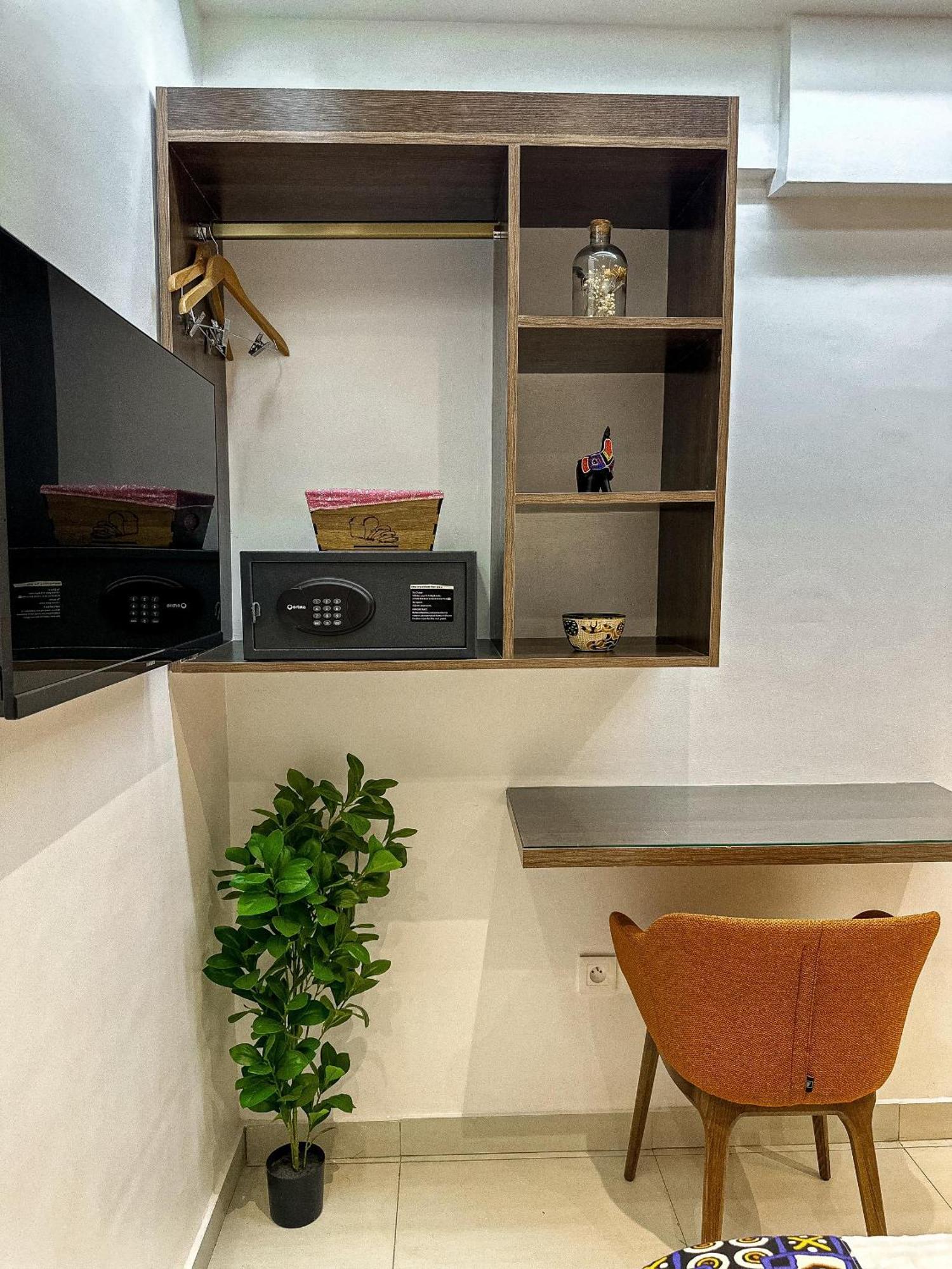 Klik Klak Appart Hotel Cotonou Esterno foto